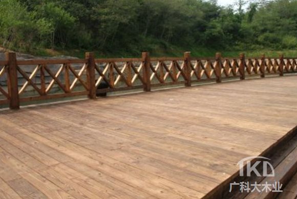 防腐木棧道